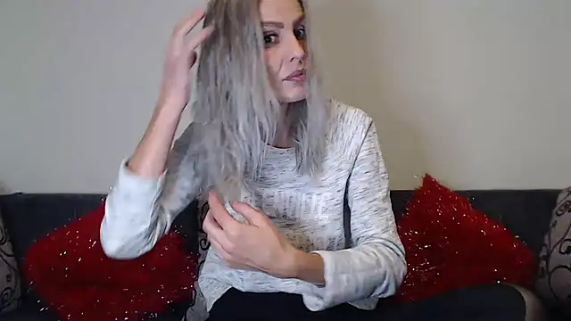 AshlineKatte online show from October 16, 2025, 5:03 pm