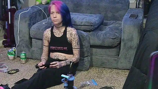 Snapshot of trashbrat chatting on March 10, 2026, 12:21 pm trashbrat online show from March 10, 2026, 12:21 pm