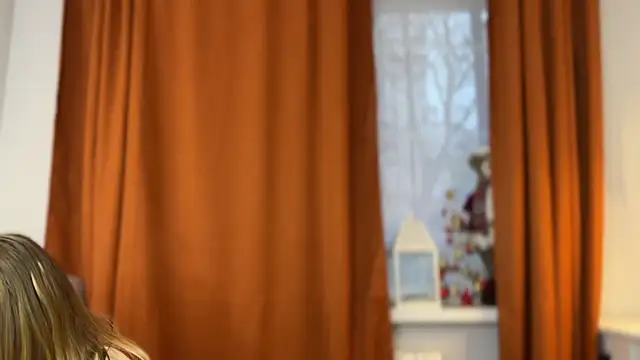 Snapshot of Shyrubate chatting on December 22, 2025, 6:32 am Shyrubate online show from December 22, 2025, 6:32 am