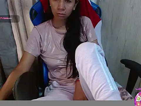 Danielagomez33 online show from April 9, 2026, 12:21 pm