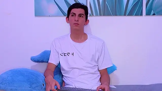 Snapshot of Ana_and_Leo chatting on February 22, 2026, 3:43 pm Ana and Leo online show from February 22, 2026, 3:43 pm