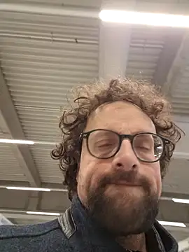 Snapshot of littlehairyman chatting on January 18, 2025, 9:56 am littlehairyman online show from January 18, 2025, 9:56 am