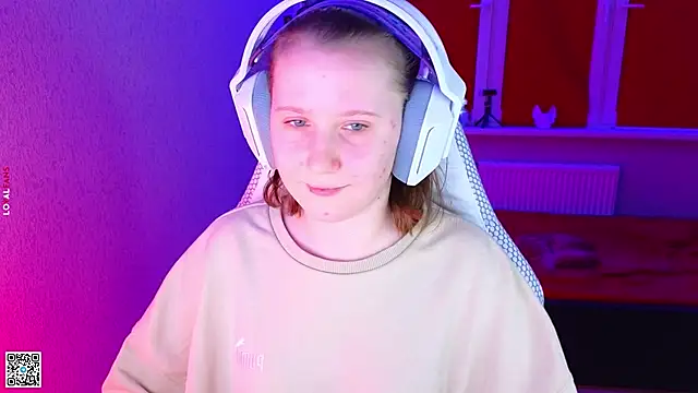 mon lola online show from November 14, 2025, 2:49 pm