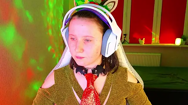 mon lola online show from December 15, 2025, 4:55 pm