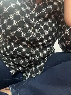 Red-Magic-25 online show from November 22, 2025, 6:01 am