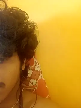 CosmicEmuu online show from March 28, 2026, 11:21 am