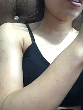 Snapshot of Tanvi_roy98 chatting on February 17, 2025, 7:37 am Tanvi roy98 online show from February 17, 2025, 7:37 am