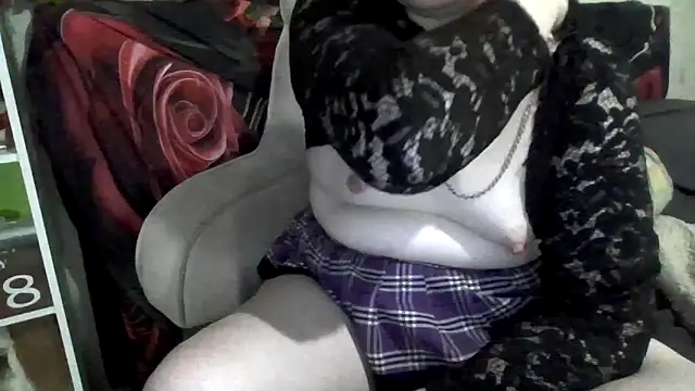 AverageRose online show from May 29, 2026, 6:06 pm