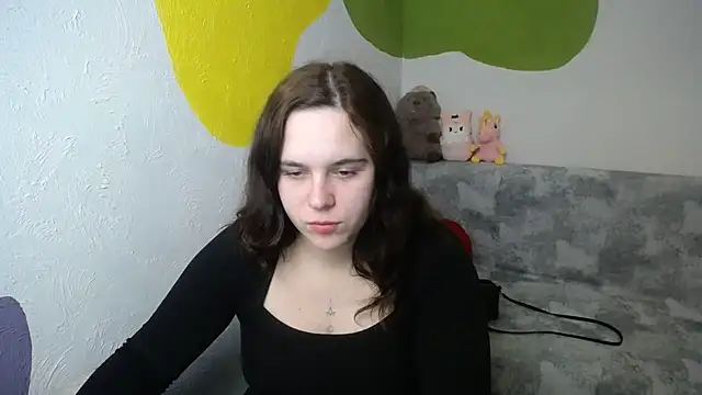 mini girly online show from November 10, 2025, 1:10 pm