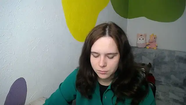 mini girly online show from November 14, 2025, 2:27 pm