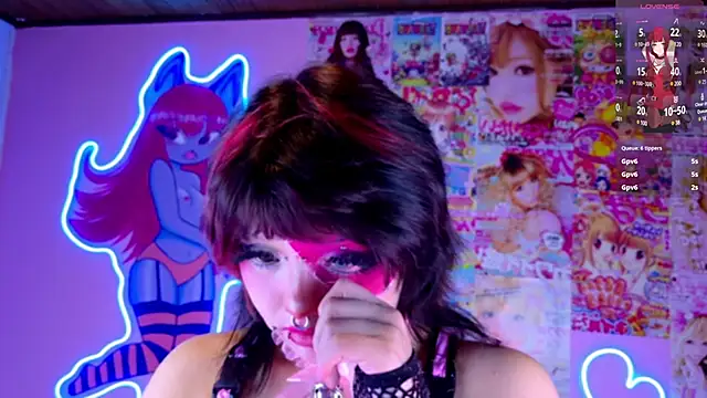 Snapshot of LaytonBox chatting on February 11, 2025, 7:59 pm LaytonBox online show from February 11, 2025, 7:59 pm