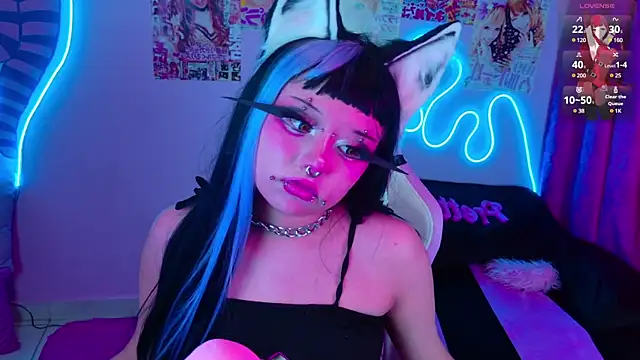 Snapshot of LaytonBox chatting on February 17, 2025, 11:09 pm LaytonBox online show from February 17, 2025, 11:09 pm