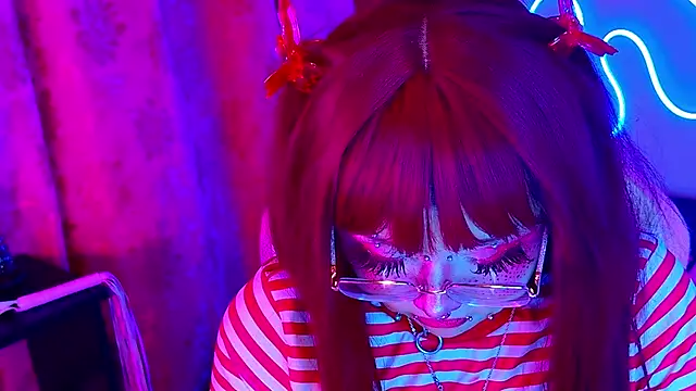 Snapshot of LaytonBox chatting on February 28, 2025, 6:32 am LaytonBox online show from February 28, 2025, 6:32 am