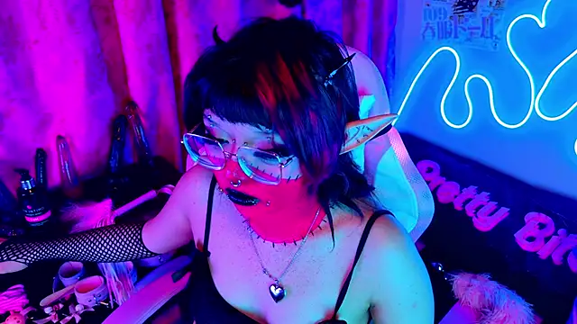 Snapshot of LaytonBox chatting on March 1, 2025, 4:58 am LaytonBox online show from March 1, 2025, 4:58 am