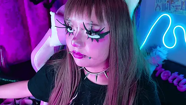 Snapshot of LaytonBox chatting on March 3, 2025, 2:47 am LaytonBox online show from March 3, 2025, 2:47 am