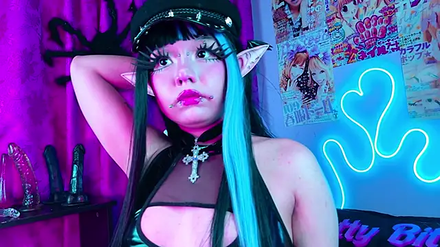 Snapshot of LaytonBox chatting on March 5, 2025, 3:18 am LaytonBox online show from March 5, 2025, 3:18 am