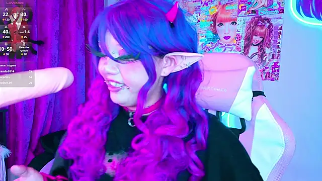 Snapshot of LaytonBox chatting on March 7, 2025, 4:24 am LaytonBox online show from March 7, 2025, 4:24 am