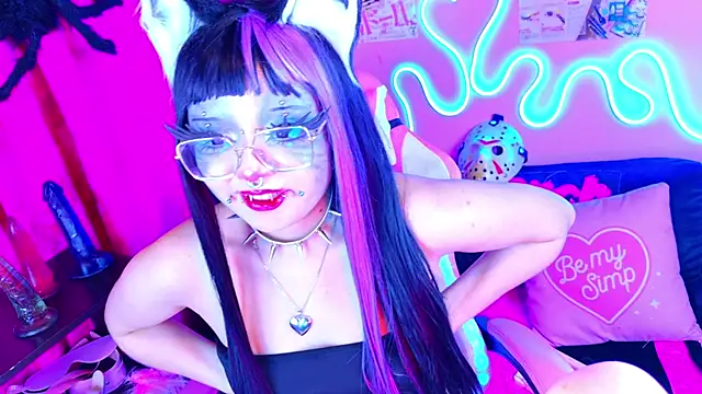 Snapshot of LaytonBox chatting on March 14, 2025, 7:04 am LaytonBox online show from March 14, 2025, 7:04 am