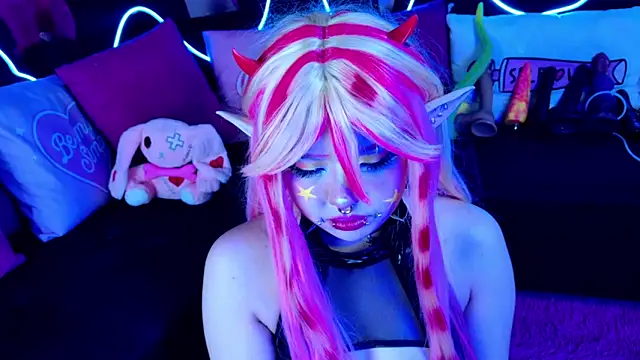 Snapshot of LaytonBox chatting on September 16, 2025, 1:45 pm LaytonBox online show from September 16, 2025, 1:45 pm