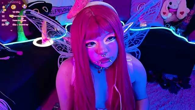 Snapshot of LaytonBox chatting on September 26, 2025, 4:00 pm LaytonBox online show from September 26, 2025, 4:00 pm