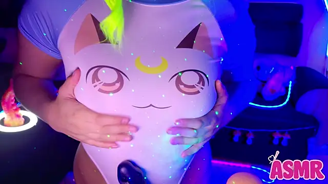 Snapshot of LaytonBox chatting on October 30, 2025, 4:19 pm LaytonBox online show from October 30, 2025, 4:19 pm