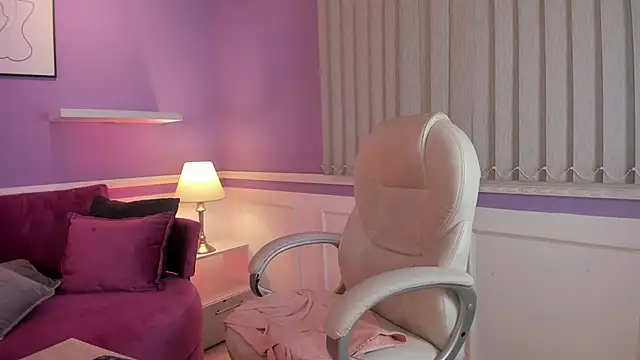 Snapshot of Emma_Walkerr_ chatting on February 8, 2025, 10:08 pm Emma Walkerr online show from February 8, 2025, 10:08 pm