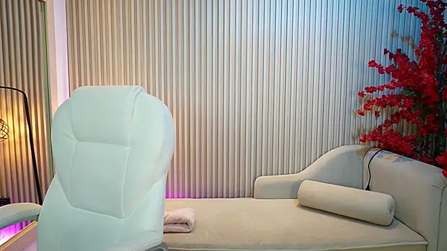 Snapshot of Emma_Walkerr_ chatting on October 8, 2025, 7:11 pm Emma Walkerr online show from October 8, 2025, 7:11 pm