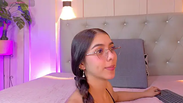 Snapshot of cristal_antoni chatting on November 28, 2025, 8:28 am cristal antoni online show from November 28, 2025, 8:28 am