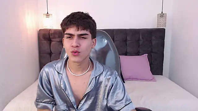 Snapshot of Tommy18__ chatting on January 7, 2025, 1:46 pm Tommy18 online show from January 7, 2025, 1:46 pm
