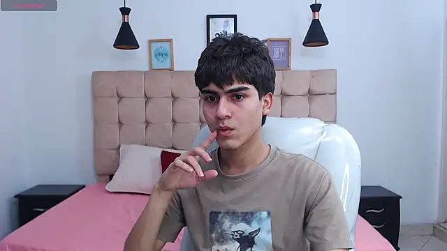 Snapshot of Tommy18__ chatting on January 25, 2025, 4:34 am Tommy18 online show from January 25, 2025, 4:34 am