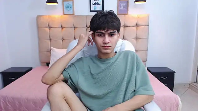 Snapshot of Tommy18__ chatting on January 31, 2025, 5:51 am Tommy18 online show from January 31, 2025, 5:51 am