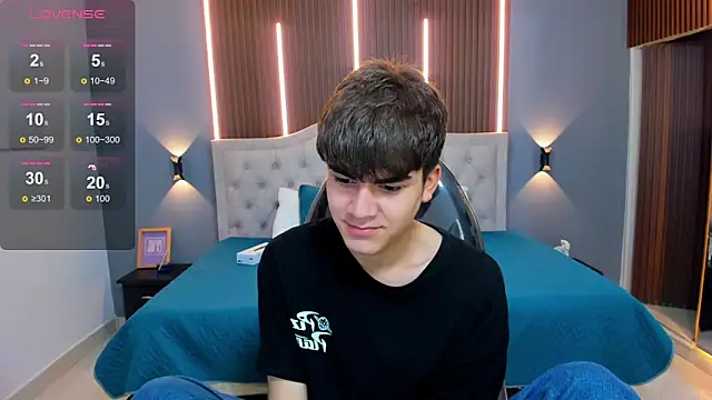 Snapshot of Tommy18__ chatting on September 23, 2025, 3:31 am Tommy18 online show from September 23, 2025, 3:31 am