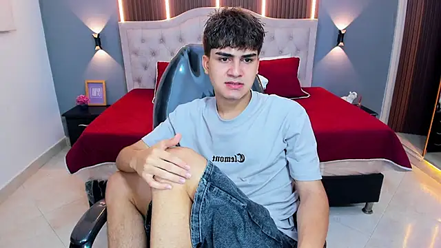 Snapshot of Tommy18__ chatting on May 14, 2026, 3:24 am Tommy18 online show from May 14, 2026, 3:24 am