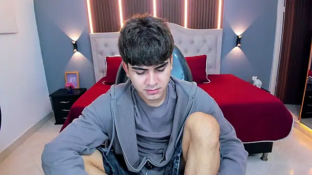 Snapshot of Tommy18__ chatting on May 26, 2026, 3:35 am Tommy18 online show from May 26, 2026, 3:35 am