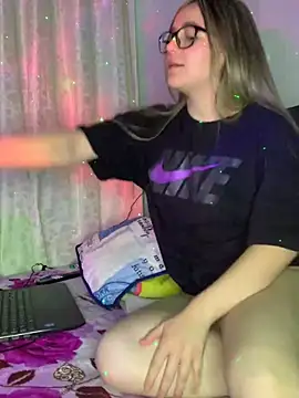 Snapshot of LunaShine_ chatting on February 13, 2025, 11:26 pm LunaShine online show from February 13, 2025, 11:26 pm