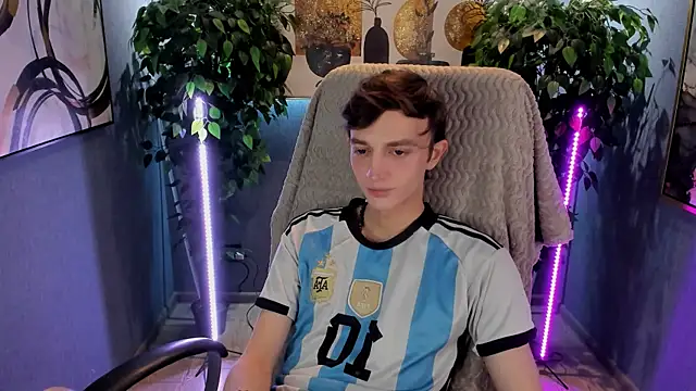 John Weasley online show from December 3, 2025, 1:53 pm