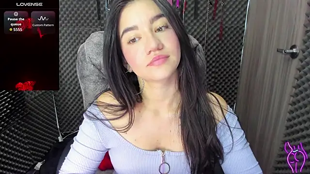 lilihot  online show from October 29, 2025, 3:47 pm