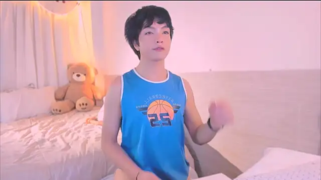 AllanYong18 online show from November 9, 2025, 5:17 am