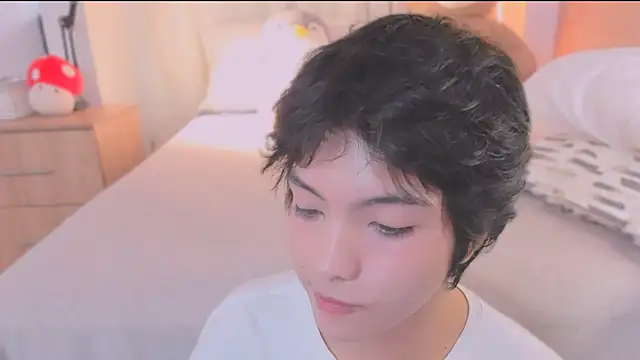 AllanYong18 online show from February 25, 2026, 2:05 pm