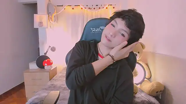 AllanYong18 online show from April 8, 2026, 4:23 am