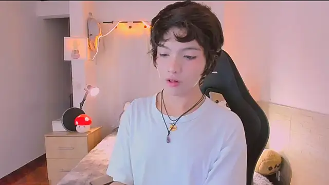 AllanYong18 online show from April 12, 2026, 8:52 am