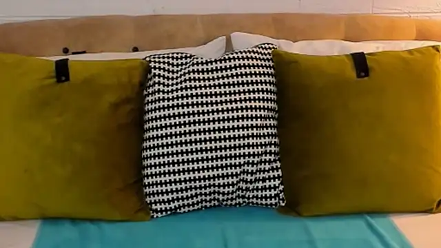 Snapshot of SarahGrays chatting on December 19, 2025, 8:10 am SarahGrays online show from December 19, 2025, 8:10 am