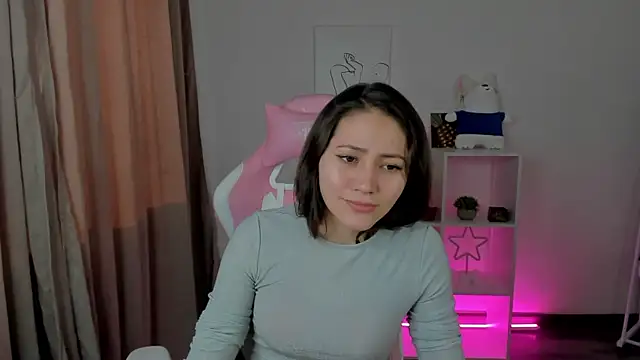 Snapshot of Bellalovesss chatting on February 17, 2025, 10:40 am Bellalovesss online show from February 17, 2025, 10:40 am