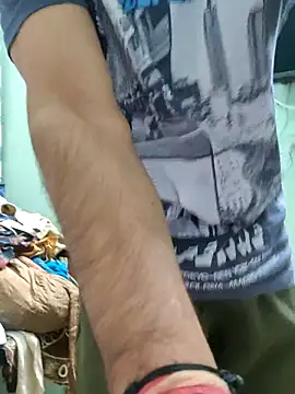 Snapshot of TOPMOON001 chatting on November 20, 2025, 5:18 am TOPMOON001 online show from November 20, 2025, 5:18 am