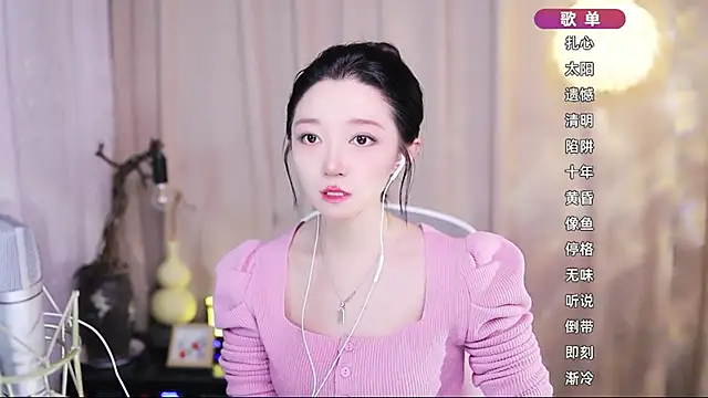 Snapshot of Zoe-99 chatting on April 20, 2026, 11:24 am Zoe-99 online show from April 20, 2026, 11:24 am