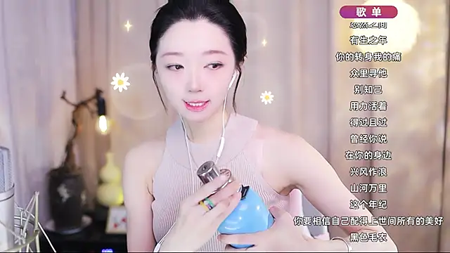 Snapshot of Zoe-99 chatting on April 21, 2026, 12:55 pm Zoe-99 online show from April 21, 2026, 12:55 pm