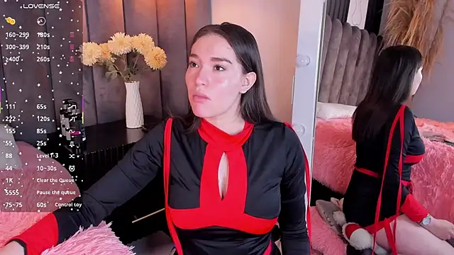 chelsea bolton  online show from October 31, 2025, 1:01 pm