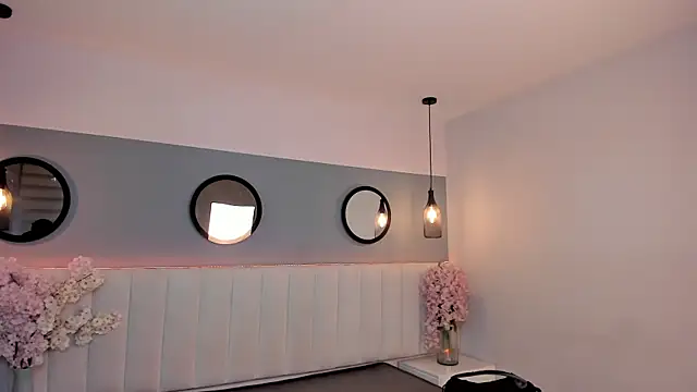 chelsea bolton  online show from March 26, 2026, 12:22 pm