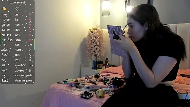 chelsea bolton  online show from April 7, 2026, 12:16 pm