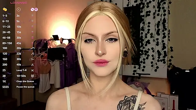 Emily  Mooree online show from November 3, 2025, 3:30 am